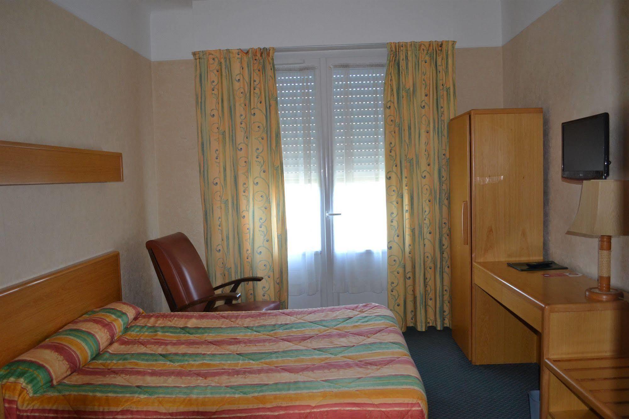 סן נזאר Hotel Le Bretagne מראה חיצוני תמונה